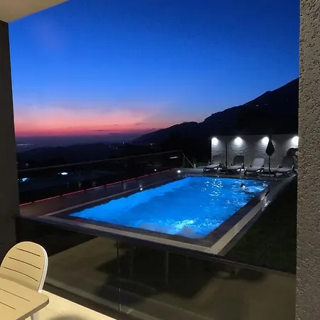 1985 Villa